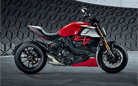 Ducati Diavel  - Motorradvermietung Mailand