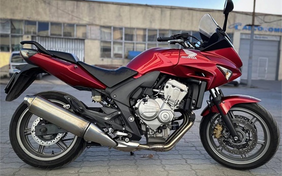 Honda CBF600 Motorradvermietung in Zypern