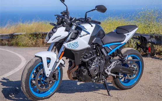 SUZUKI GSX-8S - Motorradvermietung in Sardinia