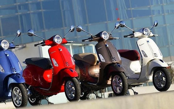 Piaggio Vespa 125 Primavera scooter rental Malaga