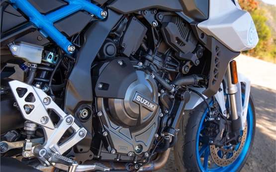 Suzuki GSX-8S - motorcycle hire Sardinia