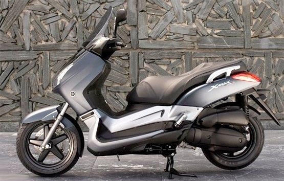 Yamaha X-Max 125 - rent a scooter in Spain